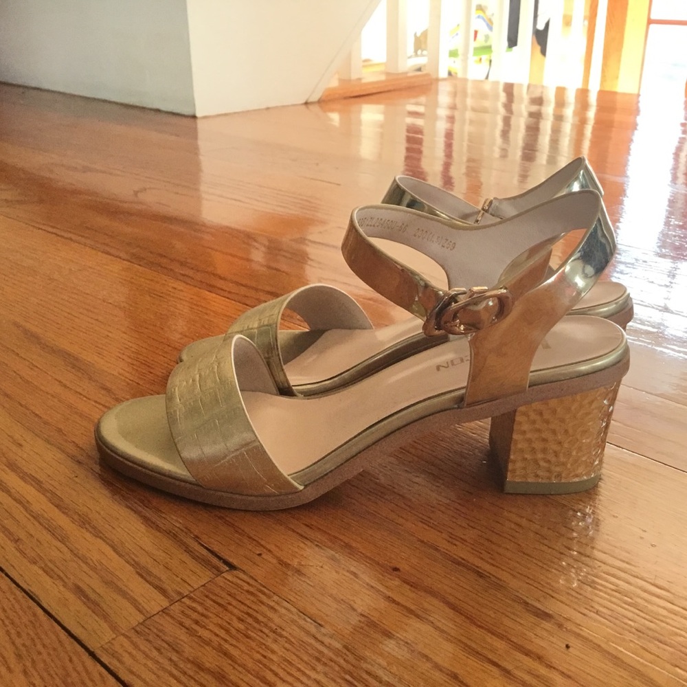Gold heels size 6 Women’s (230 mm)
